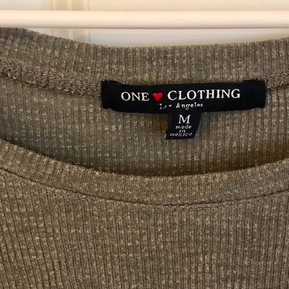 Scoop neck gray leggings tee shirt - Picture 3 of 5